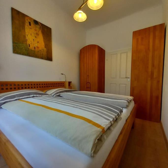 Altbauwohnung Neu Saniert - Fuer Familien Geeignet Viena Exterior foto