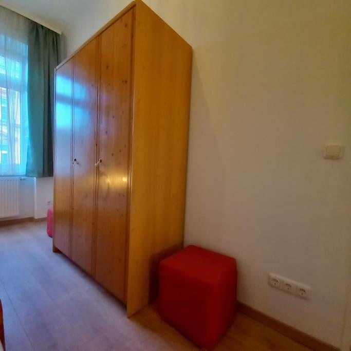 Altbauwohnung Neu Saniert - Fuer Familien Geeignet Viena Exterior foto