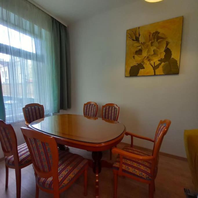 Altbauwohnung Neu Saniert - Fuer Familien Geeignet Viena Exterior foto